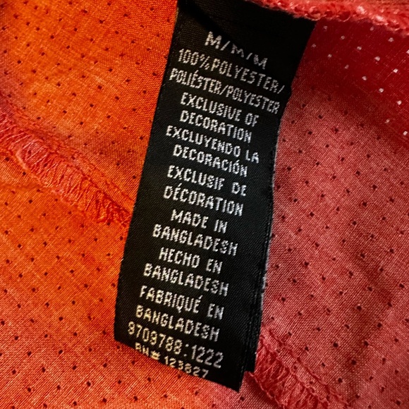 Women’s  Medium Sleeveless UPF Sum Protection. Salmon. Breathable lightweight - Picture 7 of 11